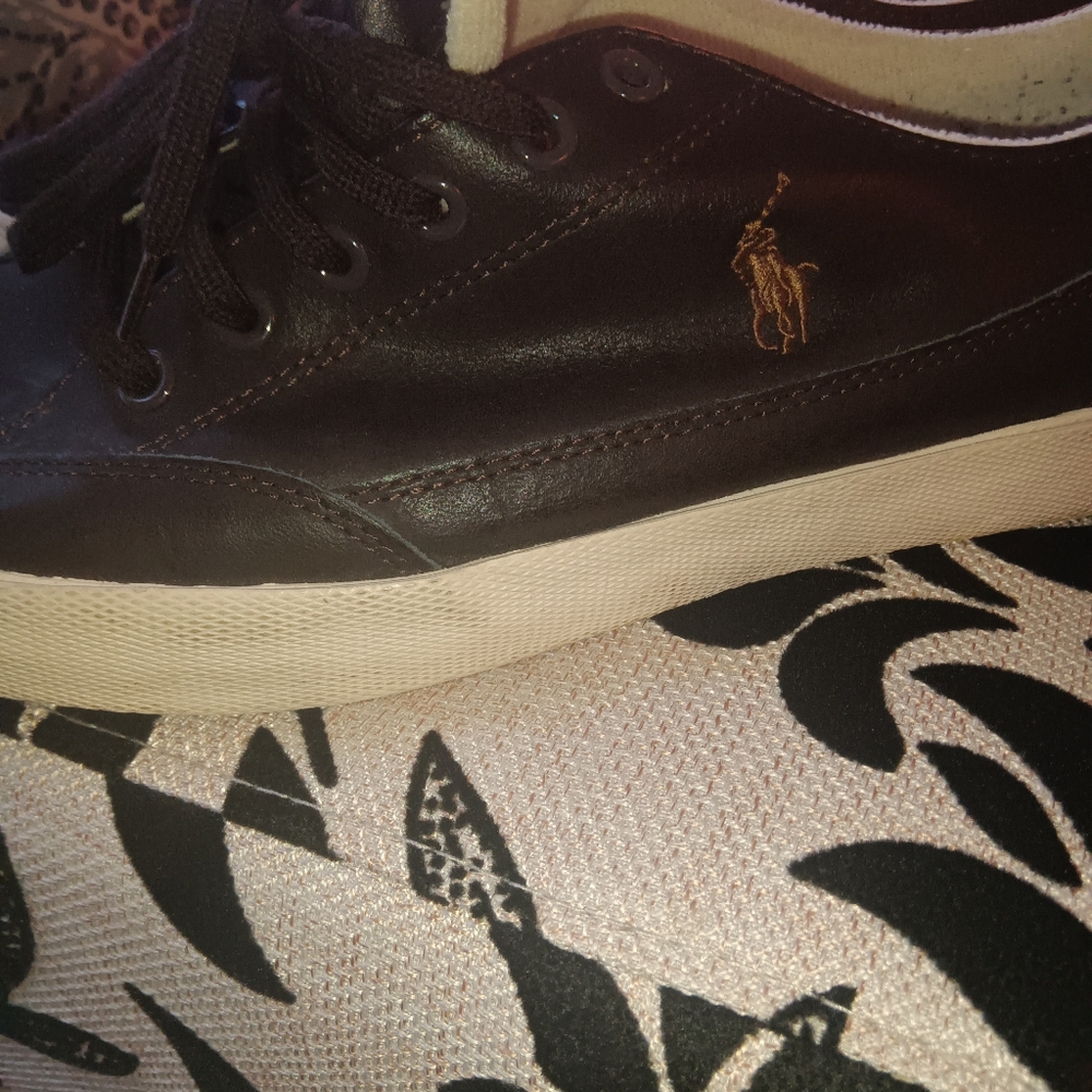 Men's black leather tennis shoes
